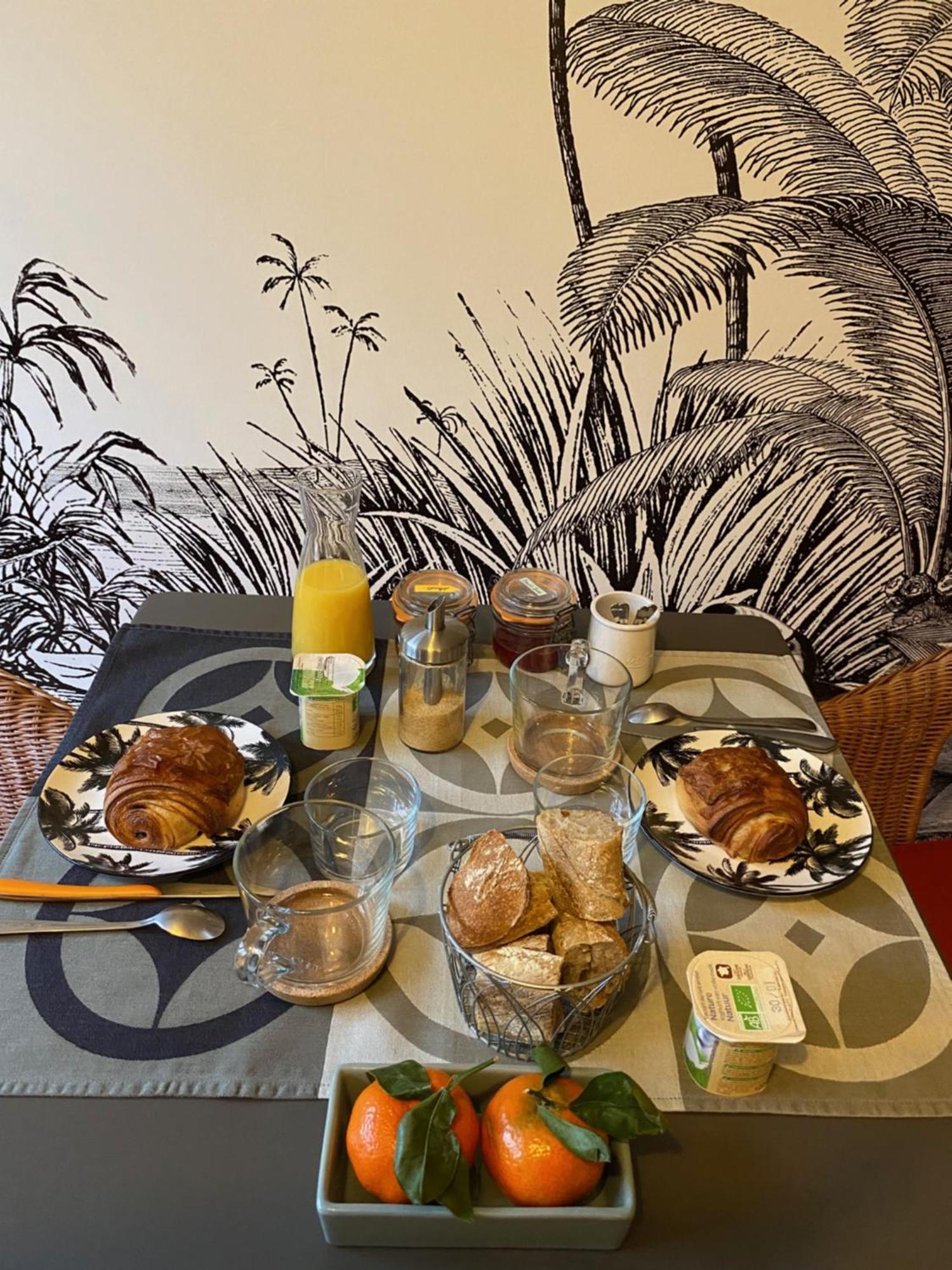 Maison M, Chambre Privee Acces Jardin Piscine Et Jacuzzi Pres De La Rochelle La Rochelle  Ngoại thất bức ảnh