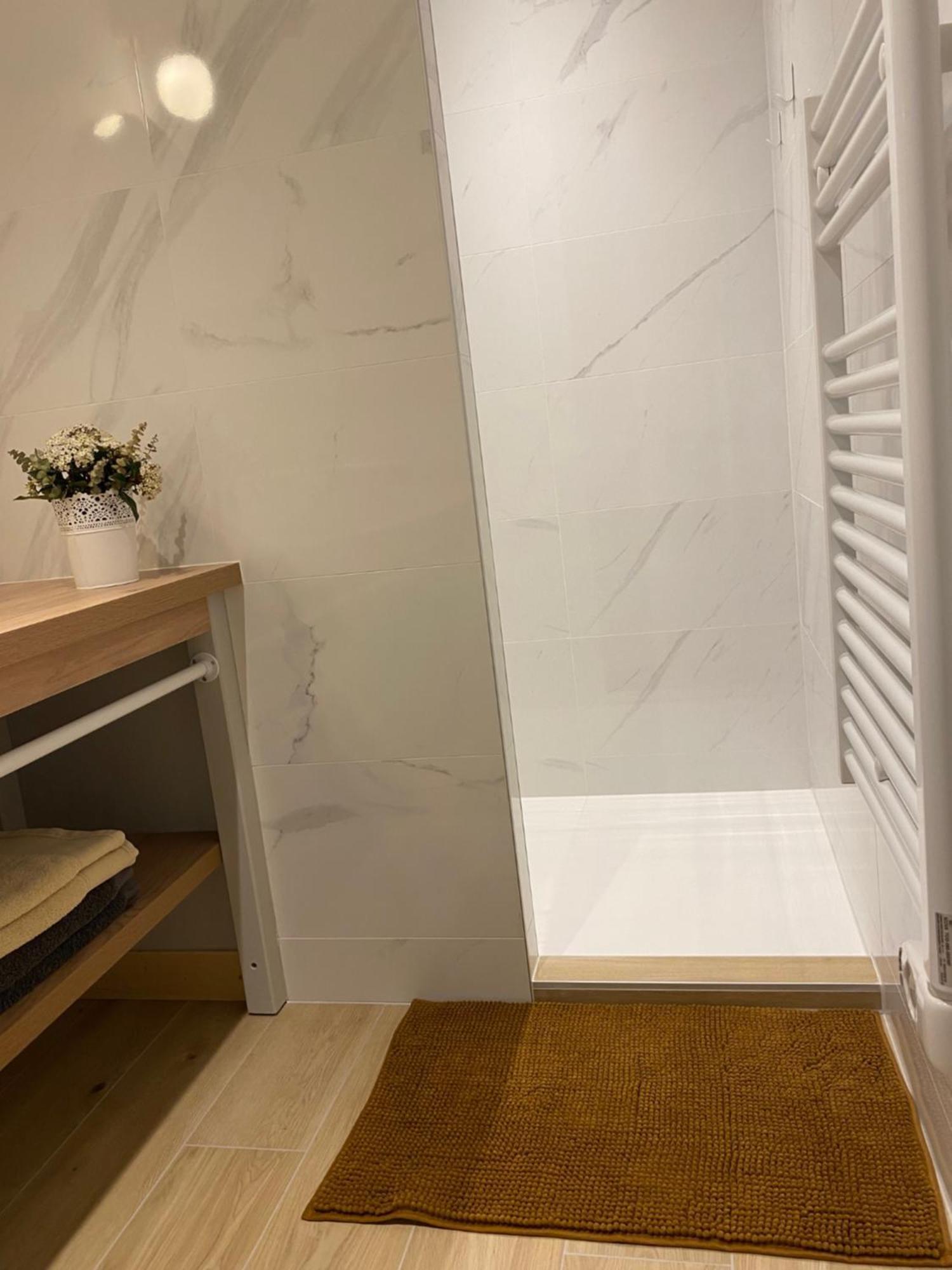 Maison M, Chambre Privee Acces Jardin Piscine Et Jacuzzi Pres De La Rochelle La Rochelle  Phòng bức ảnh